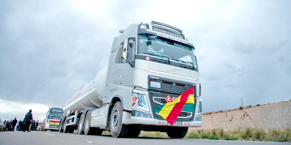 COMBUSTIBLE. Con el nuevo gobierno se incrementó la cantidad de cisternas que ingresan al país.