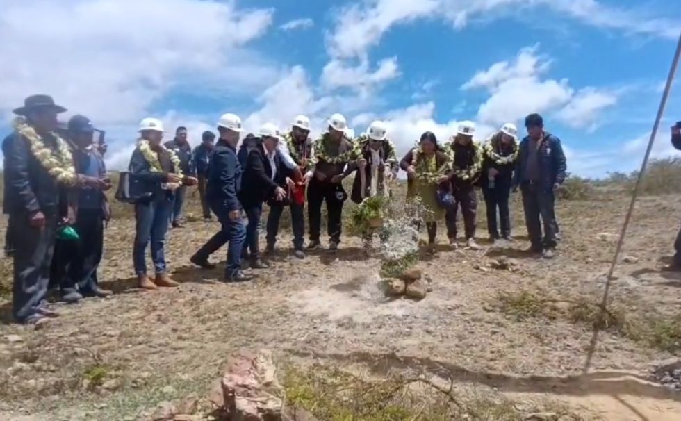 La inauguración de la construcción de la Planta de Tratamiento e Industrialización de Residuos Sólidos en Sucre. 