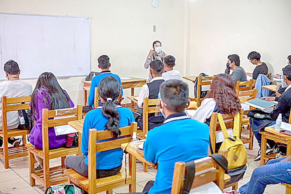 CLASES. Este lunes vuelve la actividad a las aulas que estuvieron en silencio durante dos meses.