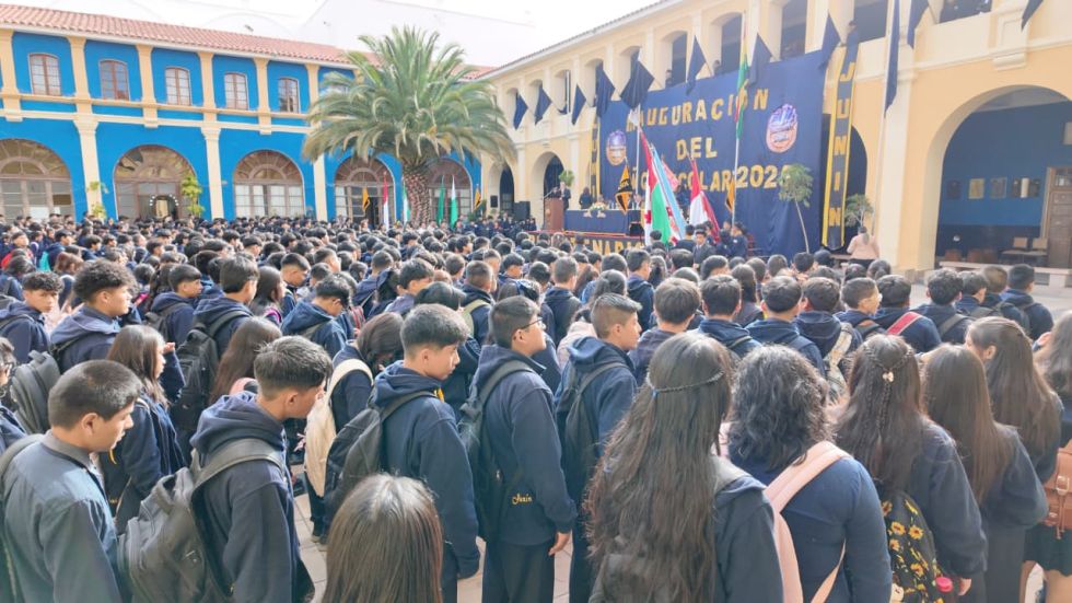 La inauguración del año escolar en el colegio Nacional Junín de Sucre. 