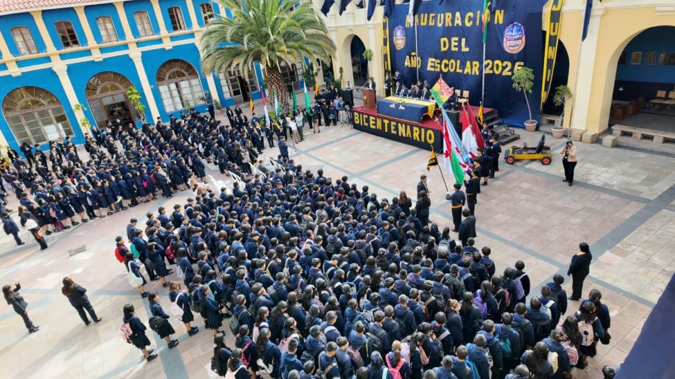 La inauguración del año escolar en el colegio Nacional Junín de Sucre. 