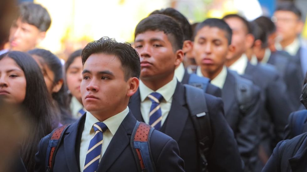 La inauguración del año escolar en el colegio Nacional Junín de Sucre. 