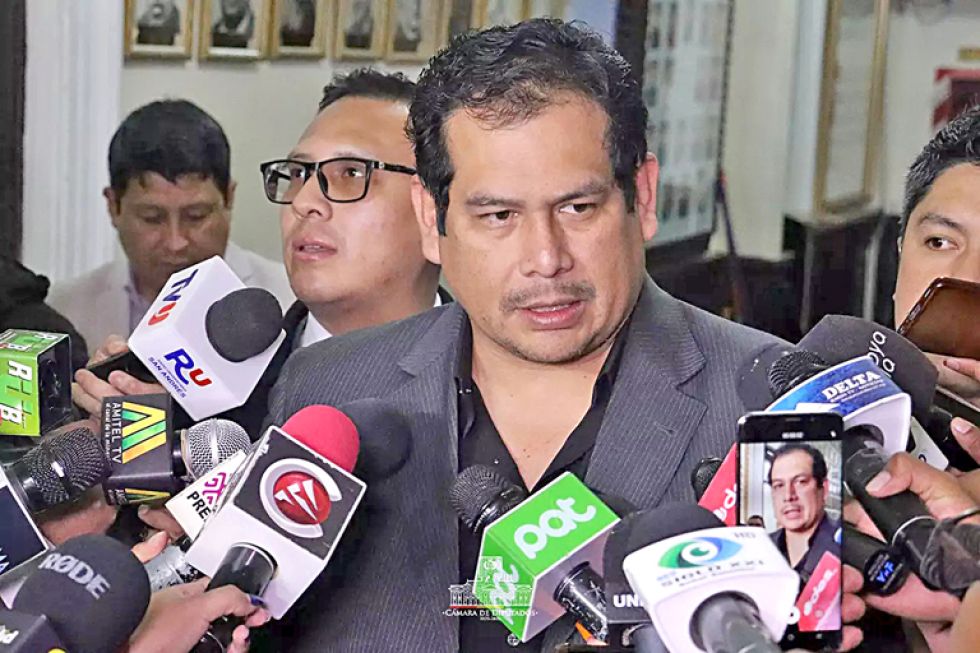 AUTORIDAD. El presidente de la Cámara de Diputados, Roberto Castro.