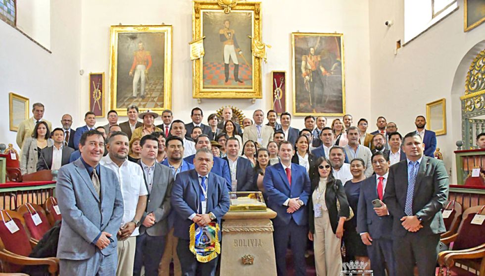 SUCRE. Alcaldes en la Casa de la Libertad durante la clausura del evento internacional.