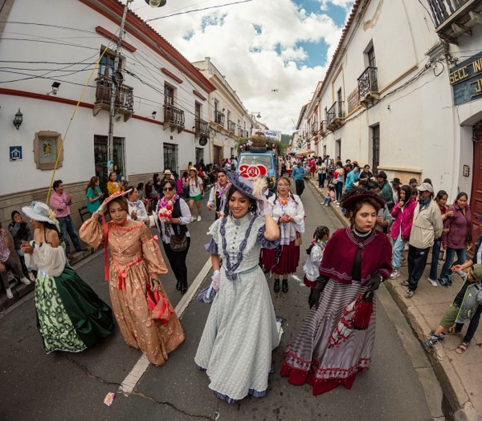 La Entrada del Carnaval de Antaño se celebró en las calles de Sucre. 