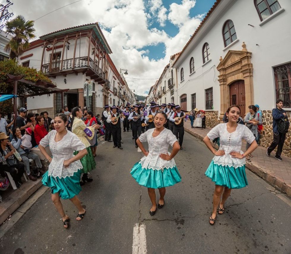 La Entrada del Carnaval de Antaño se celebró en las calles de Sucre. 