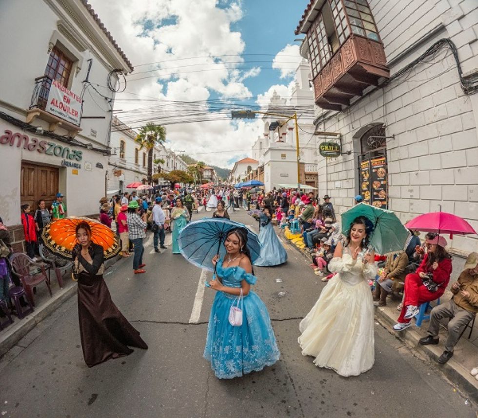 La Entrada del Carnaval de Antaño se celebró en las calles de Sucre. 