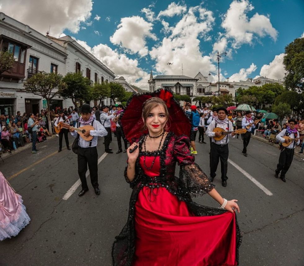 La Entrada del Carnaval de Antaño se celebró en las calles de Sucre. 