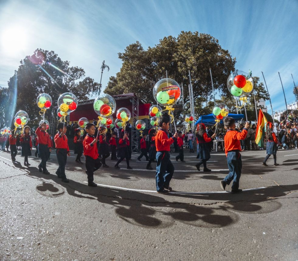 Postales del desfile escolar por el Bicentenario de Bolivia en Sucre. 