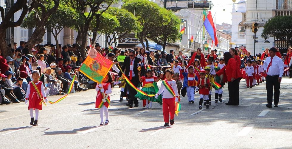Postales del desfile escolar por el Bicentenario de Bolivia en Sucre. 