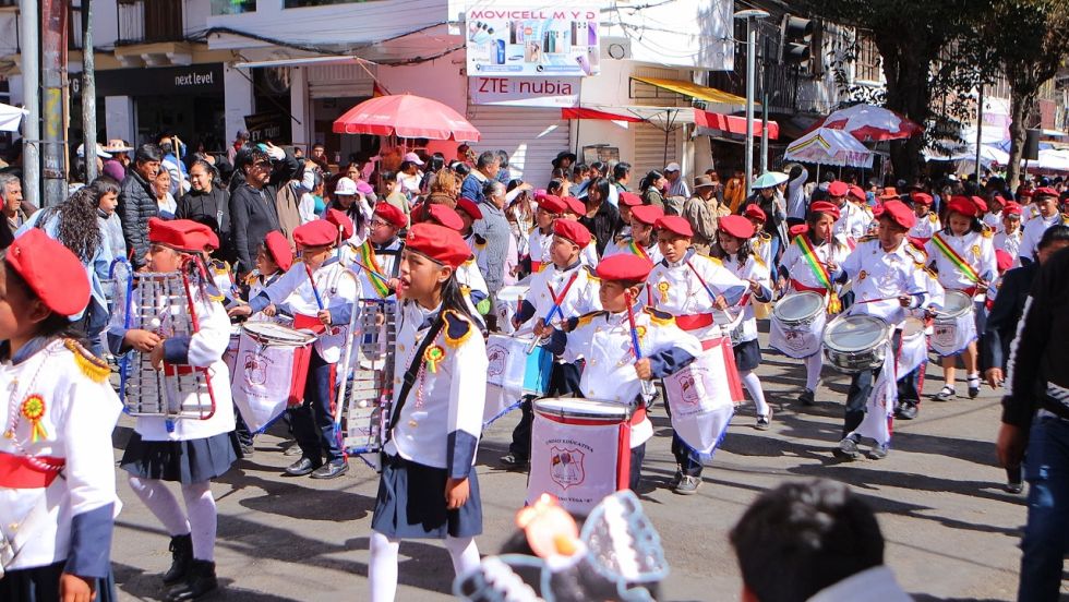 Postales del desfile escolar por el Bicentenario de Bolivia en Sucre. 