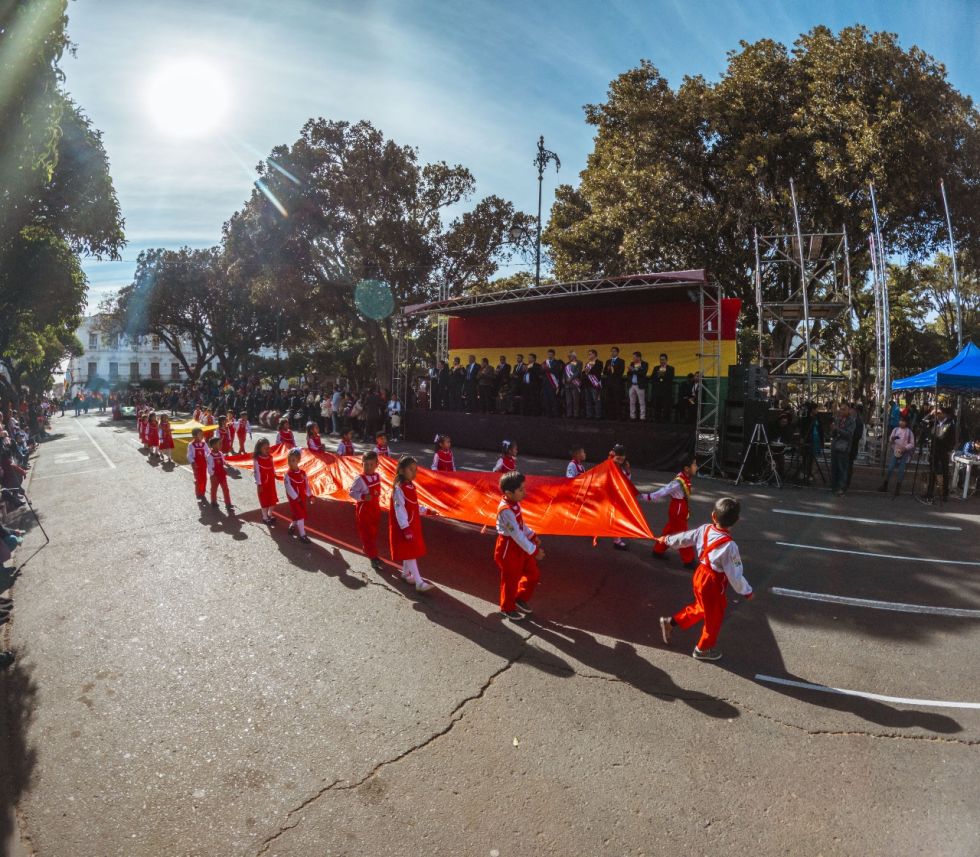Postales del desfile escolar por el Bicentenario de Bolivia en Sucre. 