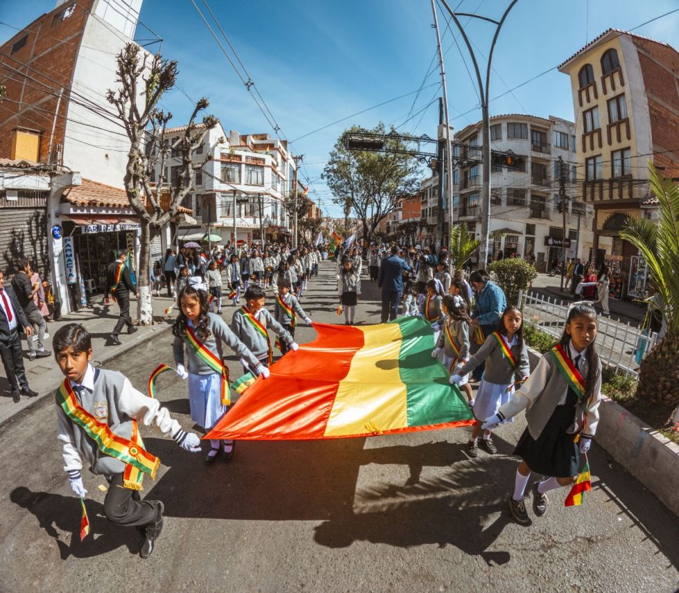 Postales del desfile escolar por el Bicentenario de Bolivia en Sucre. 
