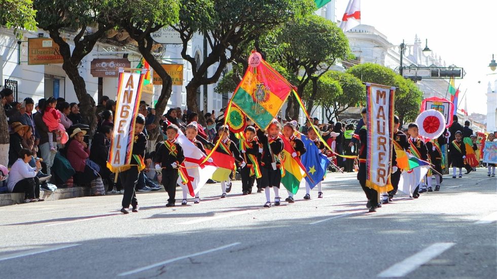 Postales del desfile escolar por el Bicentenario de Bolivia en Sucre. 