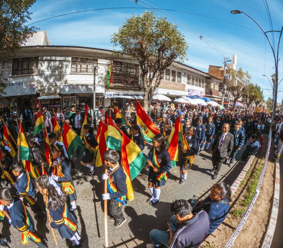 Postales del desfile escolar por el Bicentenario de Bolivia en Sucre. 