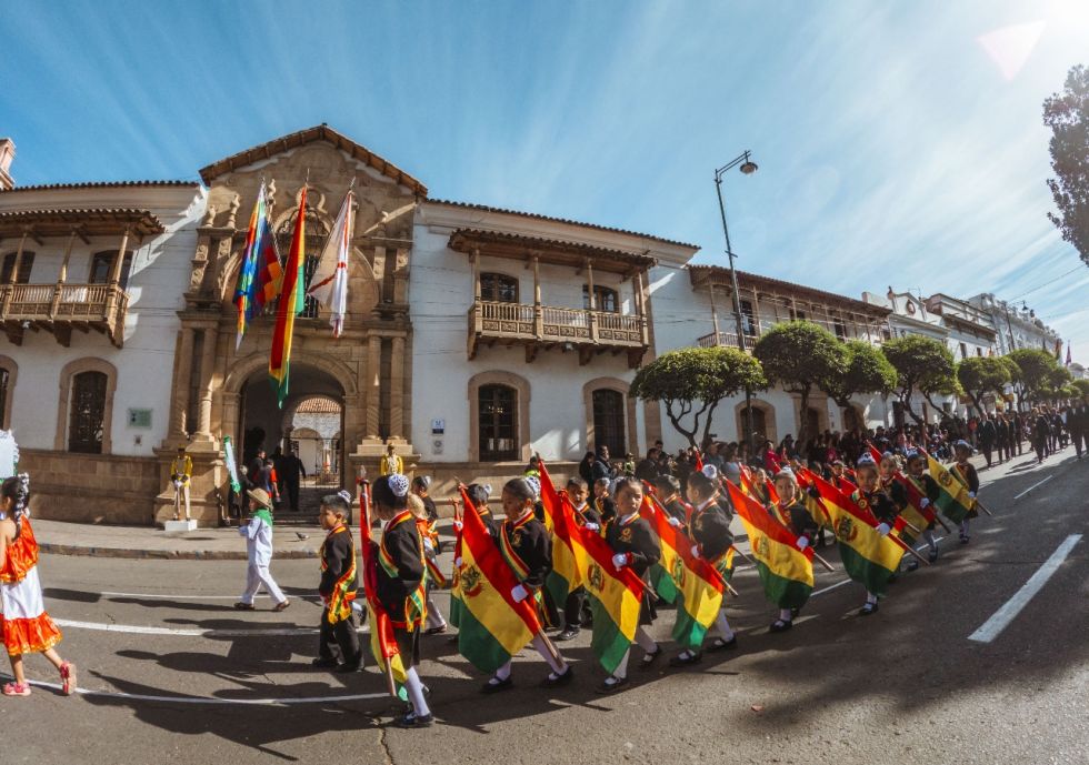 Postales del desfile escolar por el Bicentenario de Bolivia en Sucre. 