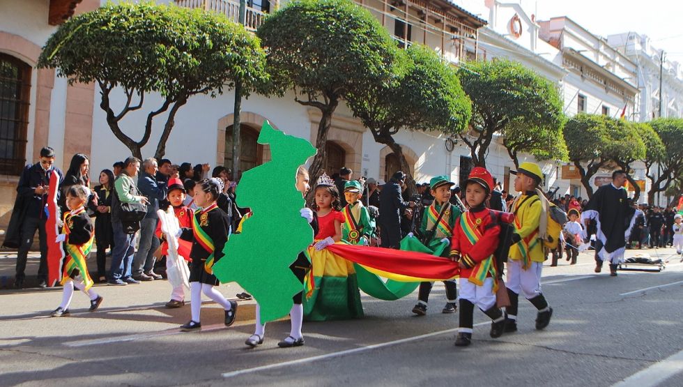 Postales del desfile escolar por el Bicentenario de Bolivia en Sucre. 